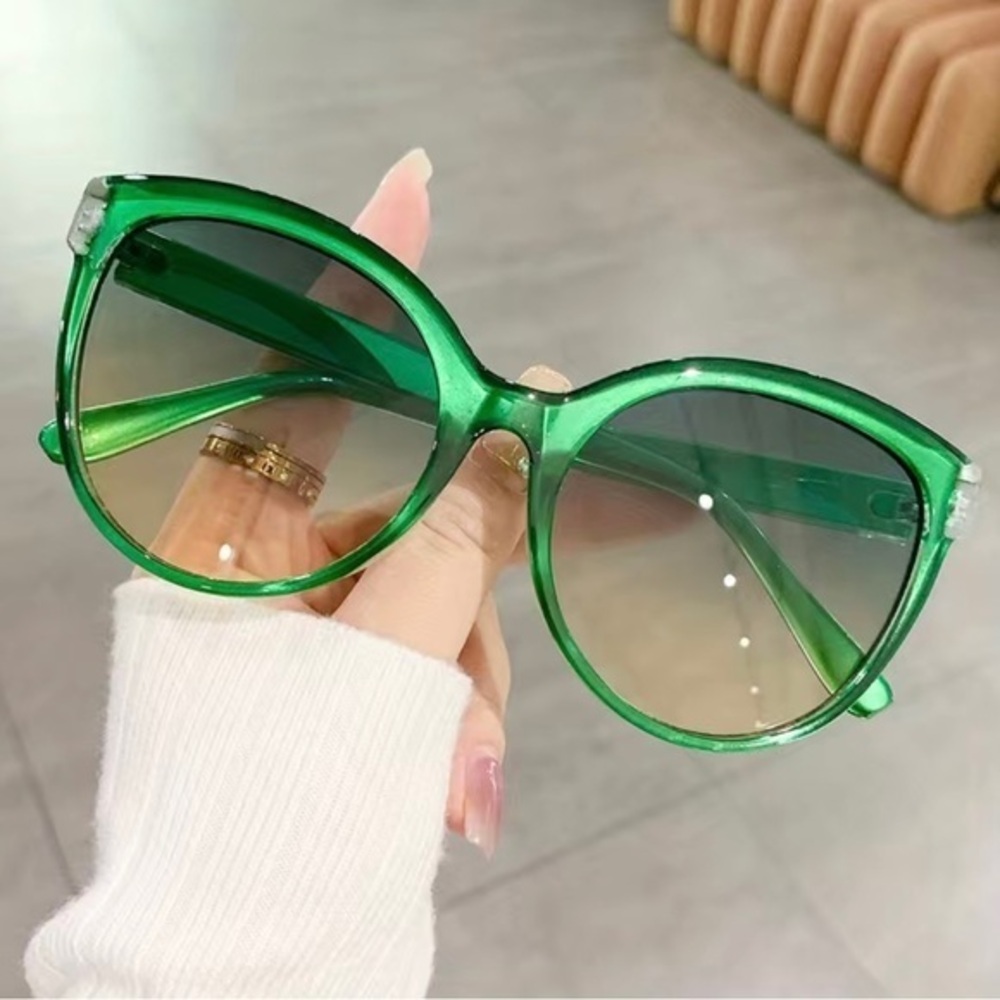 Oversized cat 🐈‍⬛ sunglasses in green